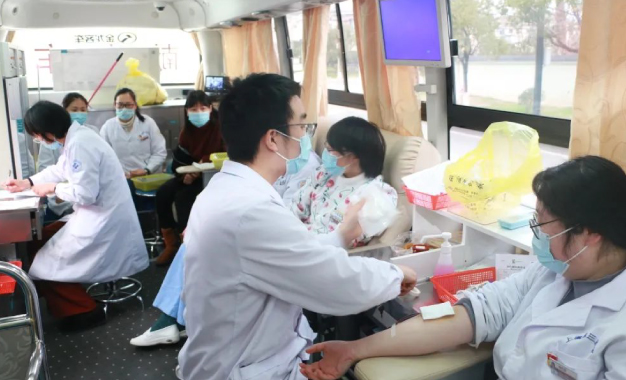 【公益】传递爱心 情暖冬日丨我院党支部组织医务人员无偿献血