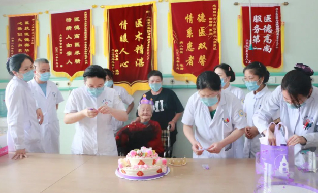 祝福！百岁老人在上虞第三医院喜迎生日