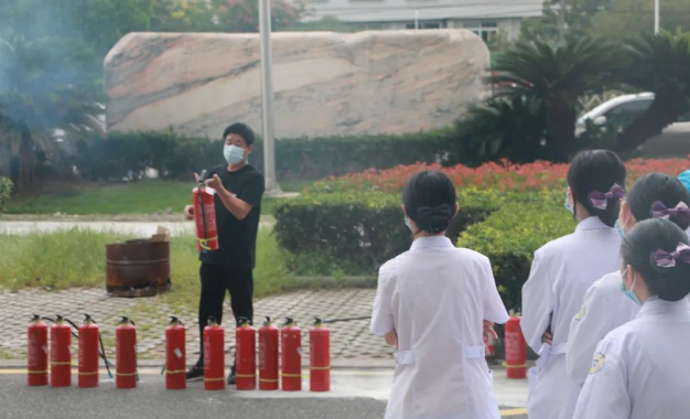 喜迎二十大 筑牢安全墙丨上虞第三医院开展消防安全演练