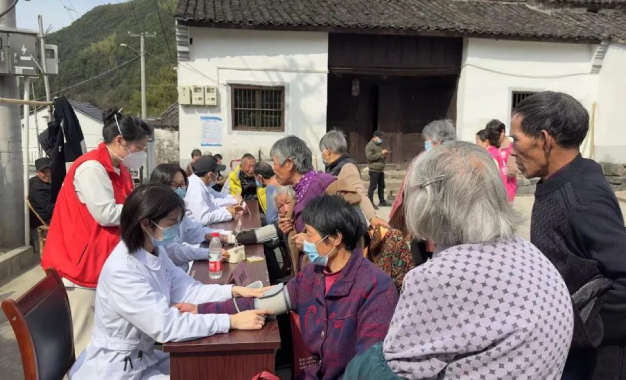 上虞第三医院开展志愿者服务系列活动——走进上虞梁宅村、丁宅村、南丰社区、联新桥村