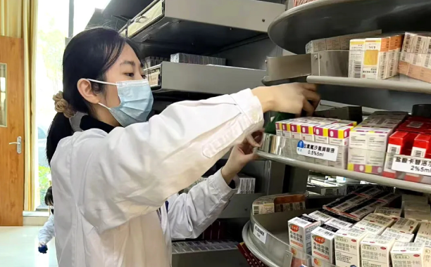 【科室新动态】我院门诊中西药房深入推进“扫除道”实践